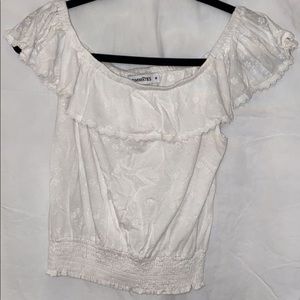 off the shoulder top w/t white flower embroidery